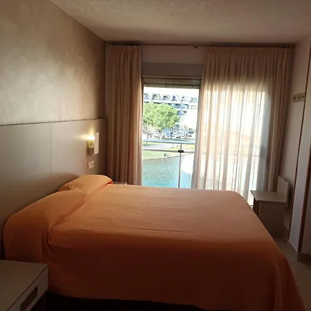 Marina Hotel 2*