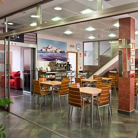 Marina Hotel 2*