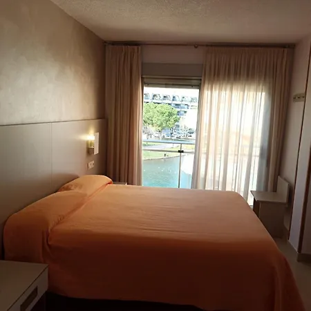 Marina Hotel 2*
