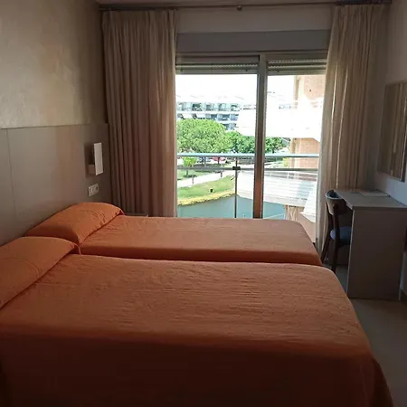 Marina Hotel 2*